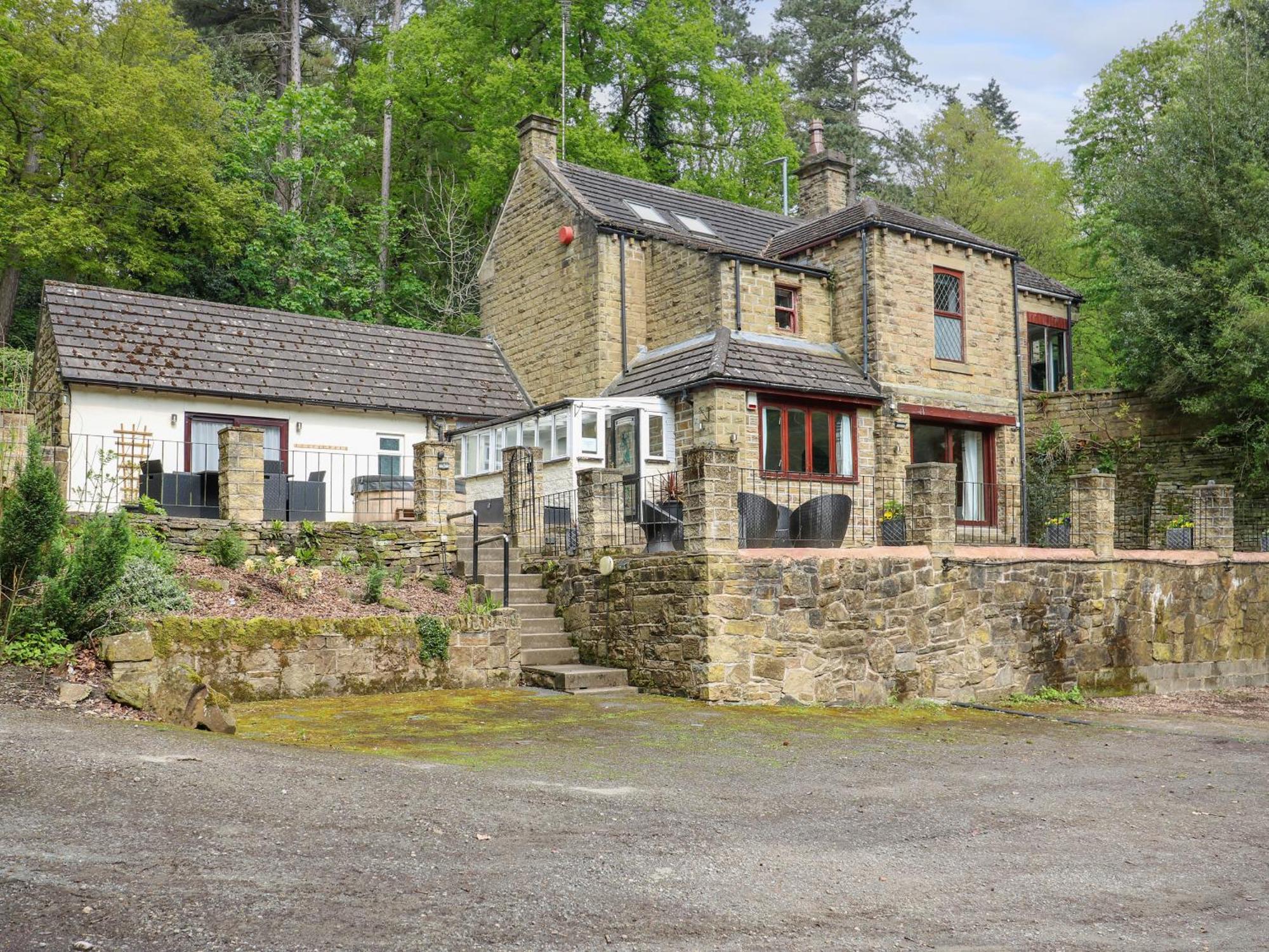 Highwood Lodge Huddersfield Exterior foto